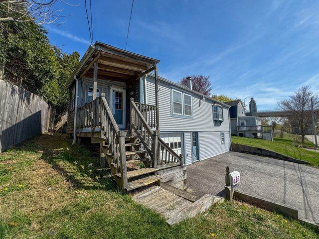 8 Tucker Ave, Tiverton, RI 02878