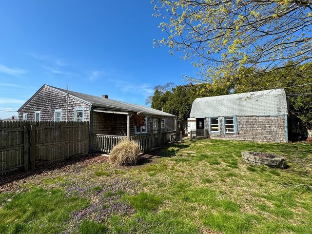 8 Tucker Ave, Tiverton, RI 02878