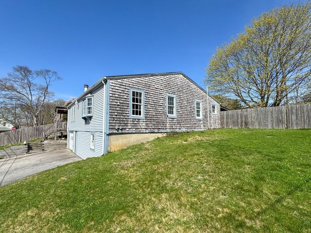 8 Tucker Ave, Tiverton, RI 02878