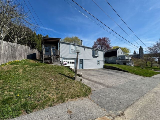 8 Tucker Ave, Tiverton, RI 02878