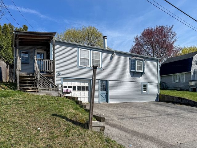8 Tucker Ave, Tiverton, RI 02878