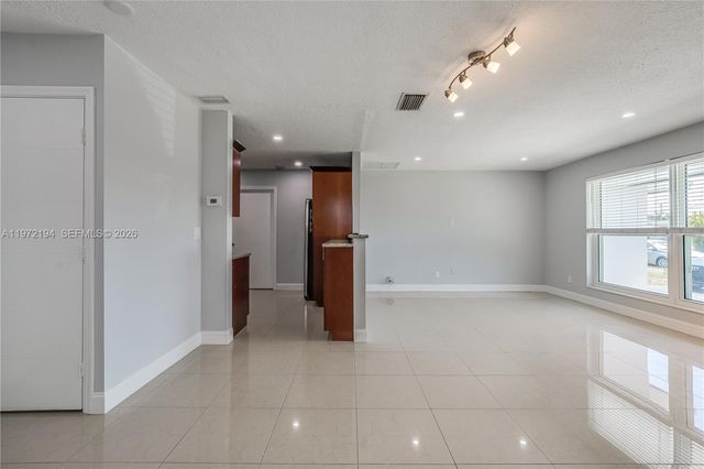 2620 NW 83rd Ave A, Sunrise, FL 33322