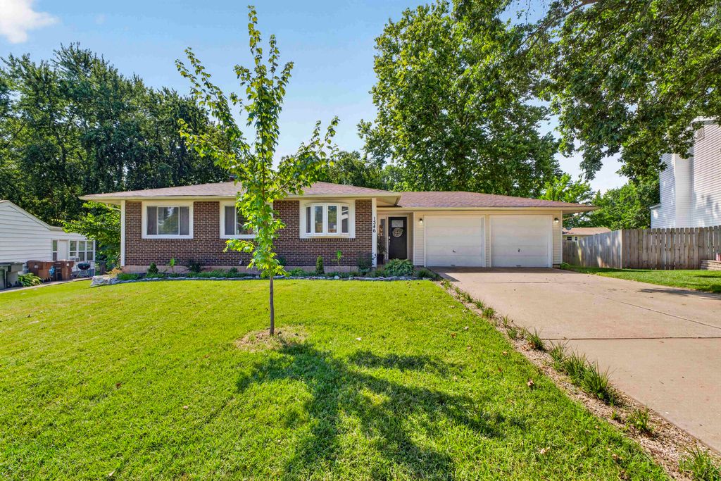 1346 BLUE RIDGE DR, St Peters, MO 63376