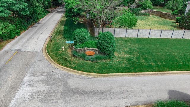 1799 N Buckley Drive, Fayetteville, AR 72701