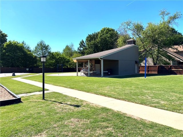 1799 N Buckley Drive, Fayetteville, AR 72701