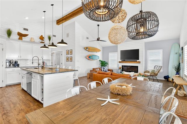 505 Paradise Pointe Dr, Port Aransas, TX 78373