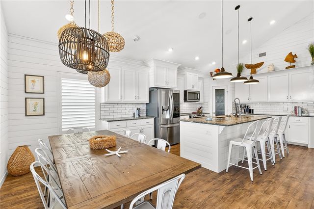 505 Paradise Pointe Dr, Port Aransas, TX 78373