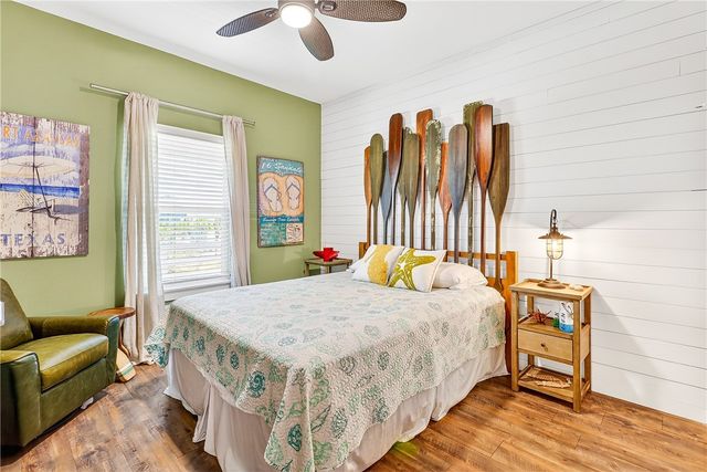 505 Paradise Pointe Dr, Port Aransas, TX 78373