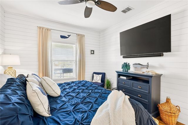 505 Paradise Pointe Dr, Port Aransas, TX 78373