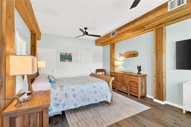 505 Paradise Pointe Dr, Port Aransas, TX 78373