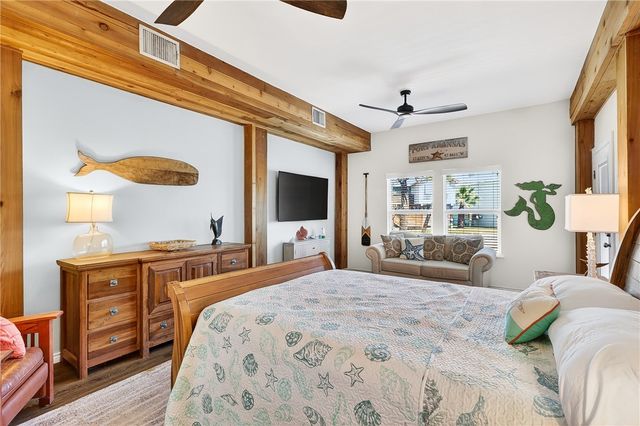 505 Paradise Pointe Dr, Port Aransas, TX 78373