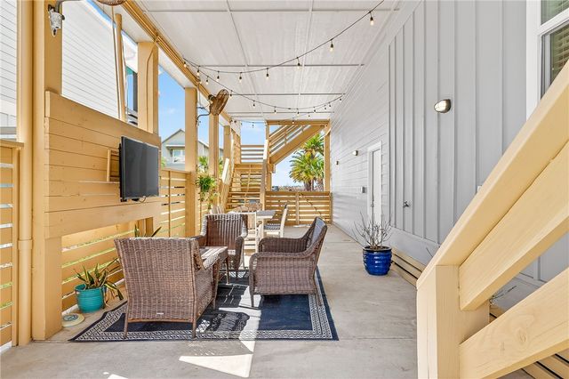 505 Paradise Pointe Dr, Port Aransas, TX 78373