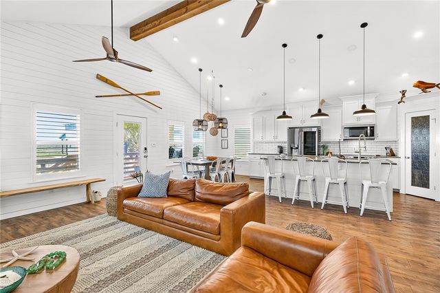 505 Paradise Pointe Dr, Port Aransas, TX 78373