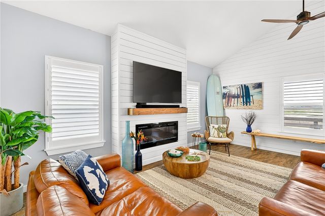 505 Paradise Pointe Dr, Port Aransas, TX 78373