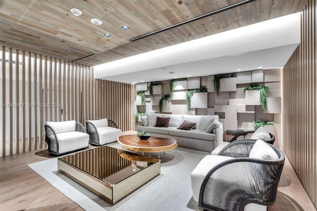 2301 Collins Ave 621, Miami Beach, FL 33139