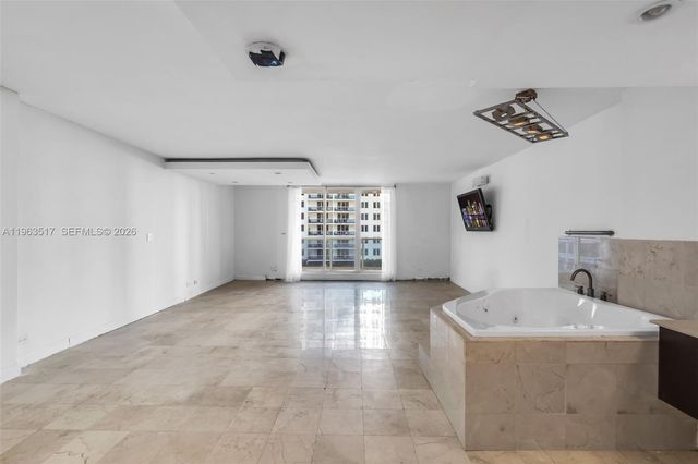 2301 Collins Ave 621, Miami Beach, FL 33139