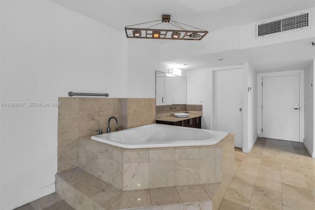 2301 Collins Ave 621, Miami Beach, FL 33139