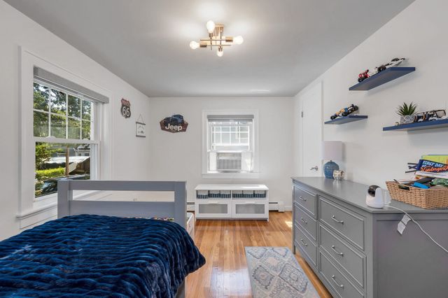 13 Cedar St, Chelmsford, MA 01863