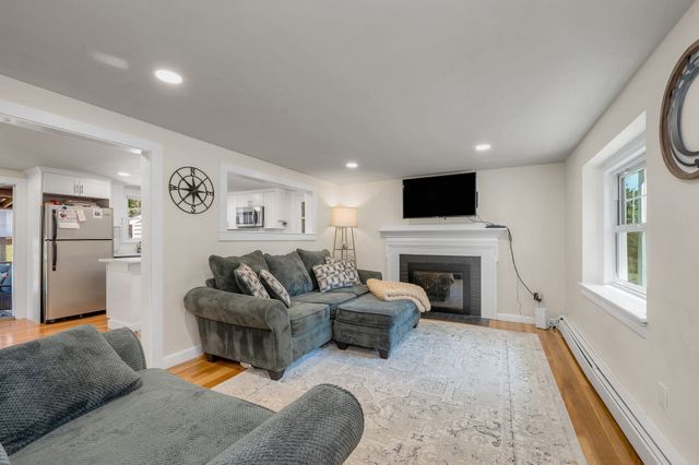 13 Cedar St, Chelmsford, MA 01863