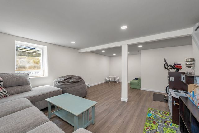 13 Cedar St, Chelmsford, MA 01863