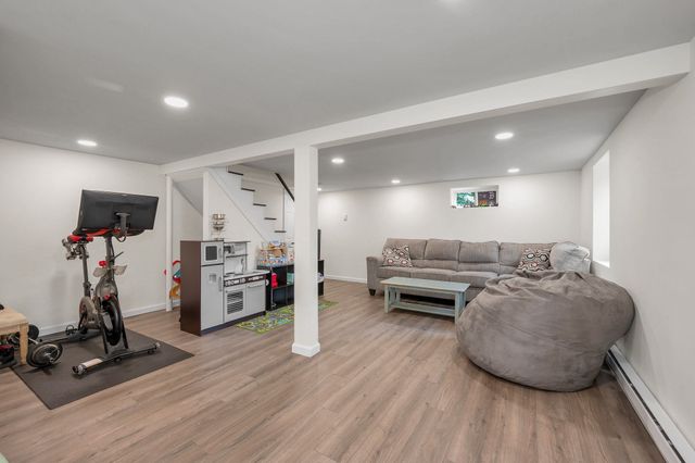 13 Cedar St, Chelmsford, MA 01863