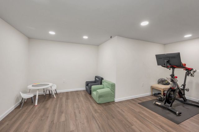 13 Cedar St, Chelmsford, MA 01863