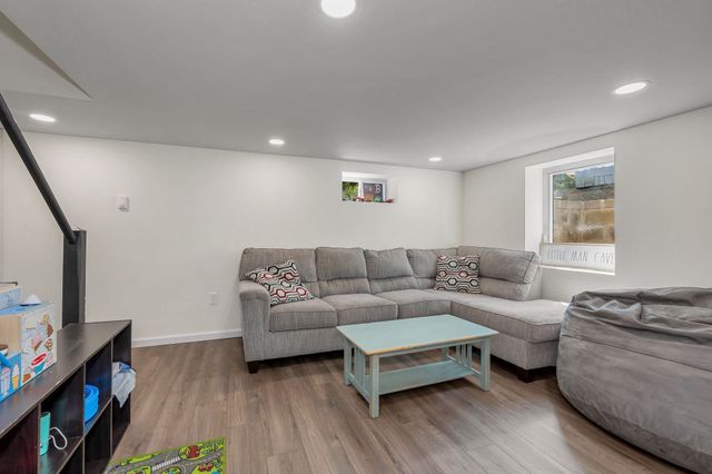 13 Cedar St, Chelmsford, MA 01863