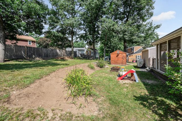 13 Cedar St, Chelmsford, MA 01863
