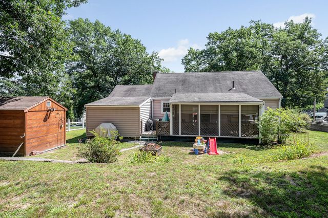 13 Cedar St, Chelmsford, MA 01863