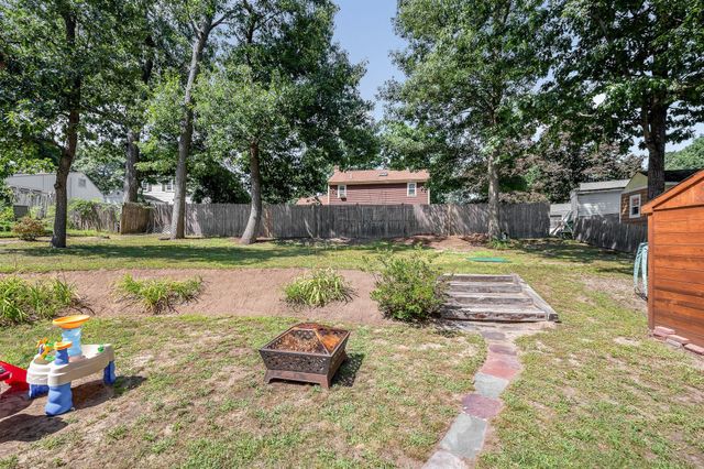 13 Cedar St, Chelmsford, MA 01863
