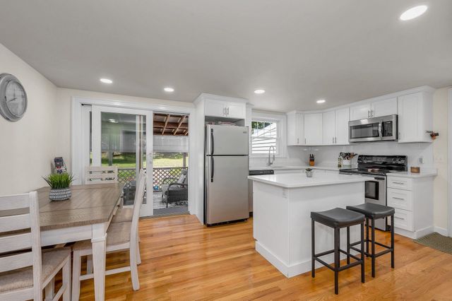 13 Cedar St, Chelmsford, MA 01863