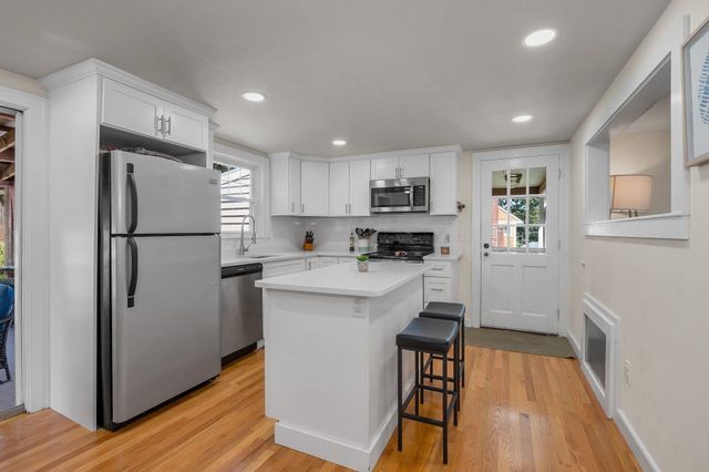 13 Cedar St, Chelmsford, MA 01863