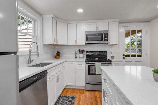 13 Cedar St, Chelmsford, MA 01863