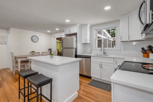 13 Cedar St, Chelmsford, MA 01863