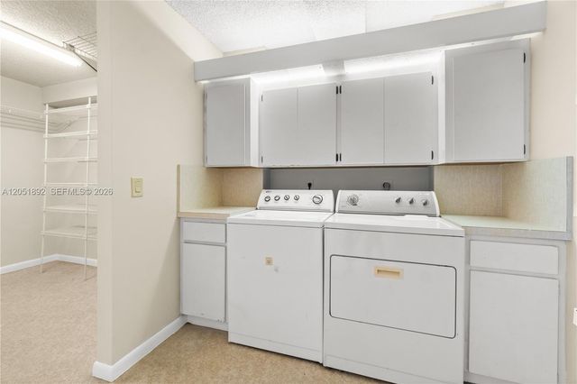 3650 Whitehall Dr 305, West Palm Beach, FL 33401