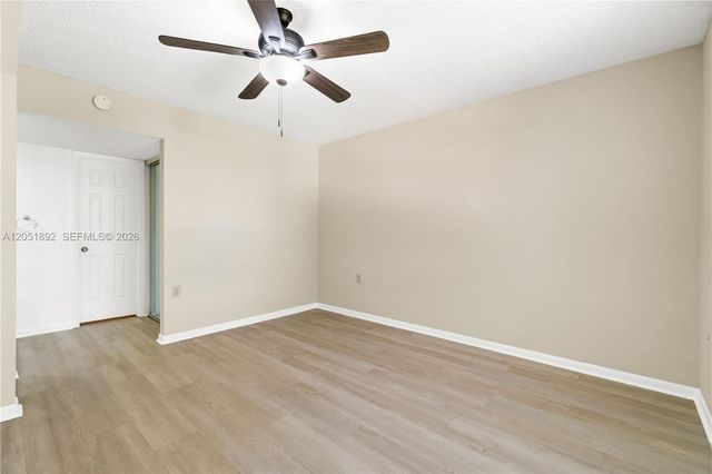 3650 Whitehall Dr 305, West Palm Beach, FL 33401