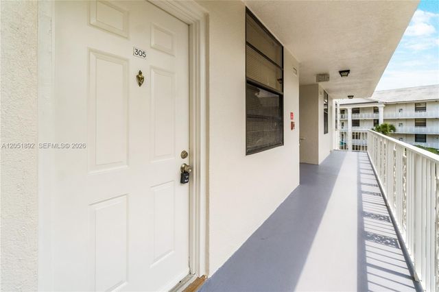 3650 Whitehall Dr 305, West Palm Beach, FL 33401
