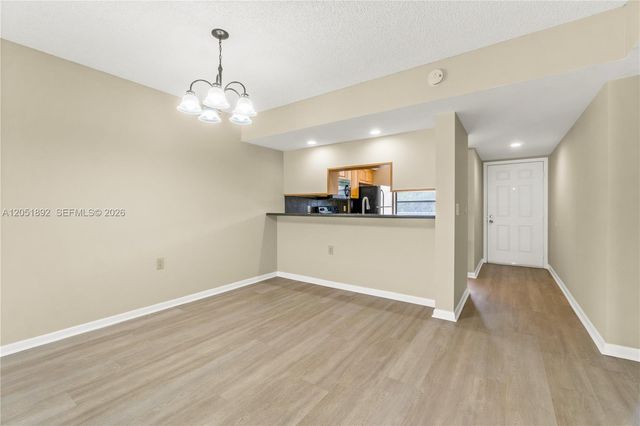 3650 Whitehall Dr 305, West Palm Beach, FL 33401