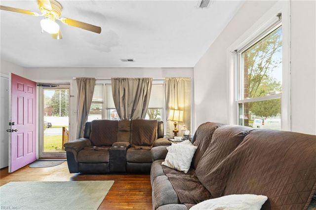 38 Saint Albans DR, Hampton, VA 23669