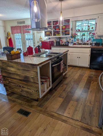 3002 Wood Street, Jonesboro, AR 72404