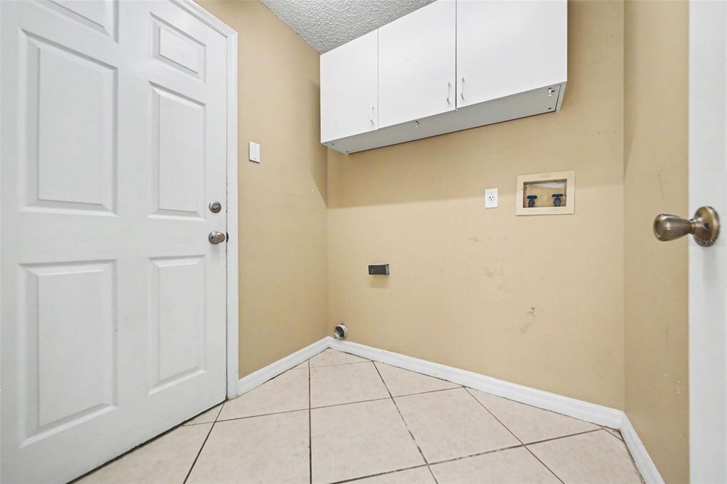 Image 11 of property listing at 2238 HOLLY RIDGE DRIVE, Ocoee, FL 34761