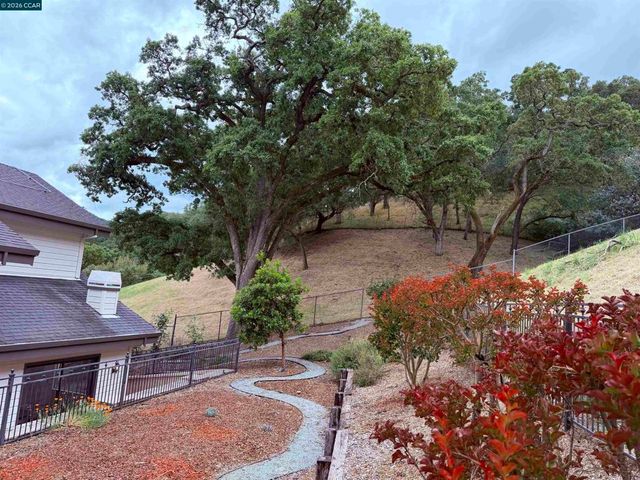 58 Saddle Rd., Walnut Creek, CA 94595