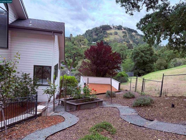 58 Saddle Rd., Walnut Creek, CA 94595