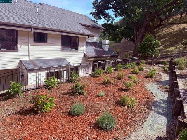 58 Saddle Rd., Walnut Creek, CA 94595