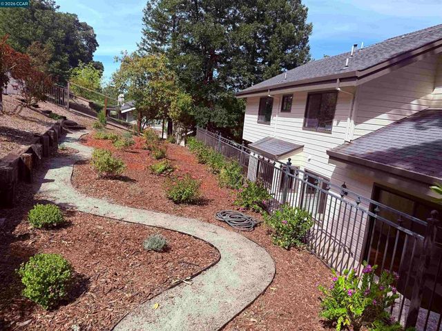 58 Saddle Rd., Walnut Creek, CA 94595