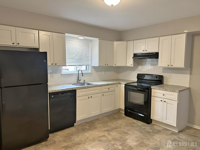 316 Meadow Woods Lane, Lawrence, NJ 08648