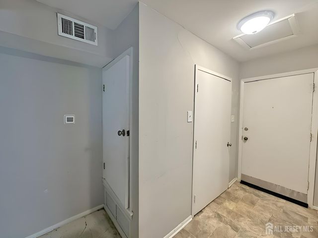 316 Meadow Woods Lane, Lawrence, NJ 08648