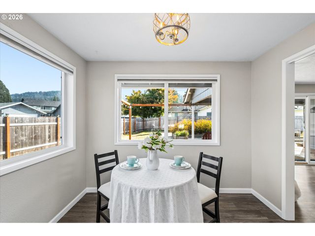 7345 B St, Springfield, OR 97478