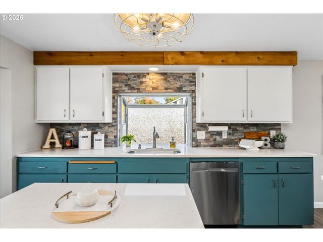 7345 B St, Springfield, OR 97478