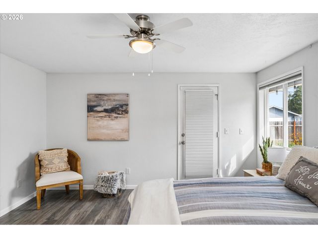 7345 B St, Springfield, OR 97478